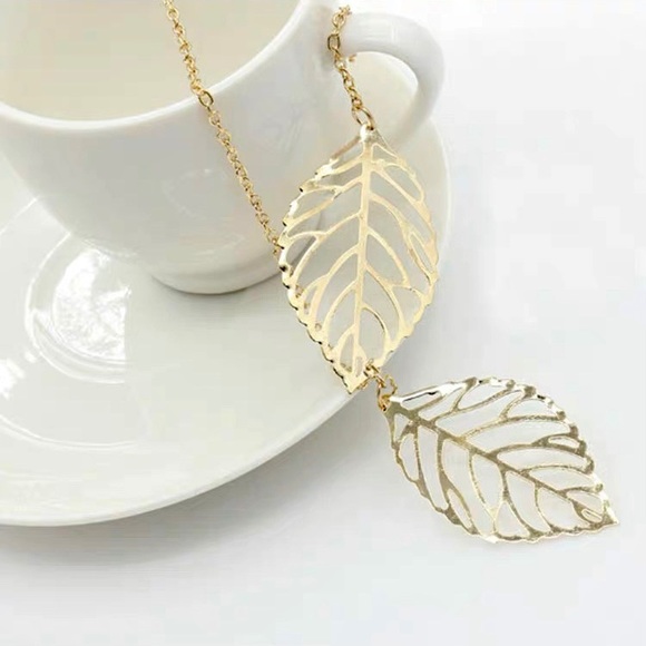 🎉HOST PICK🎉 ❣️$25/3❣️ Two Gold Leaves Necklace - Picture 3 of 10